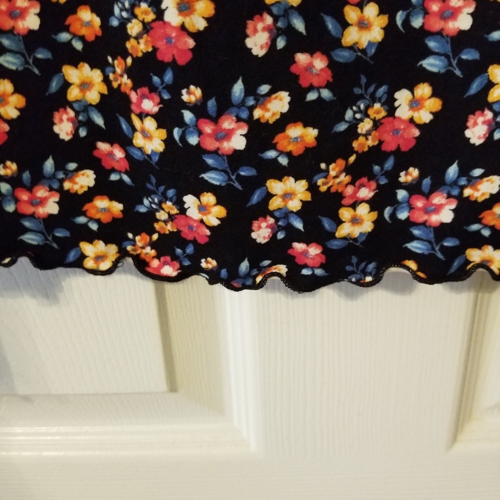 Cute Floral Top - Picture 2 of 5
